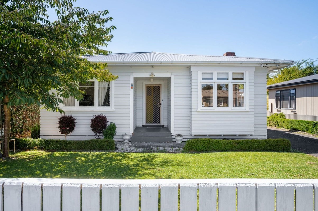 1 Hall Lane, Frankton, Hamilton - Carousel 13