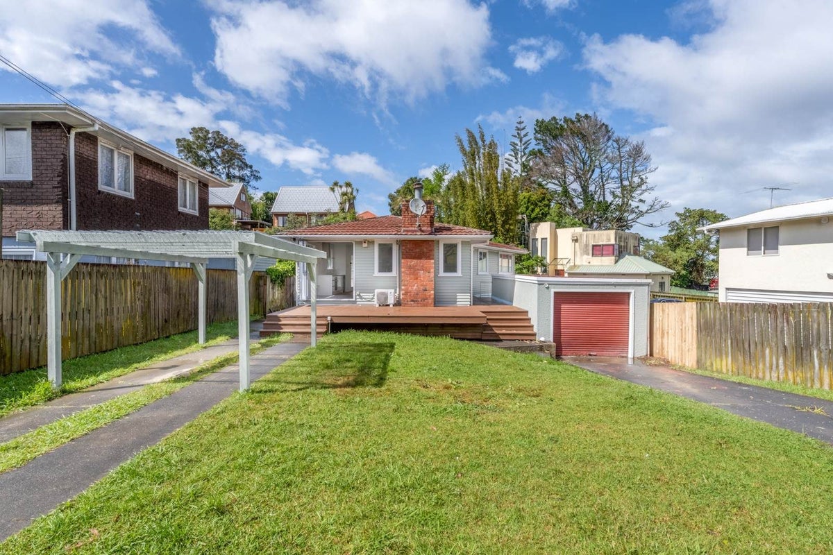 27 Shoreham Street, Avondale, Auckland - Carousel 1
