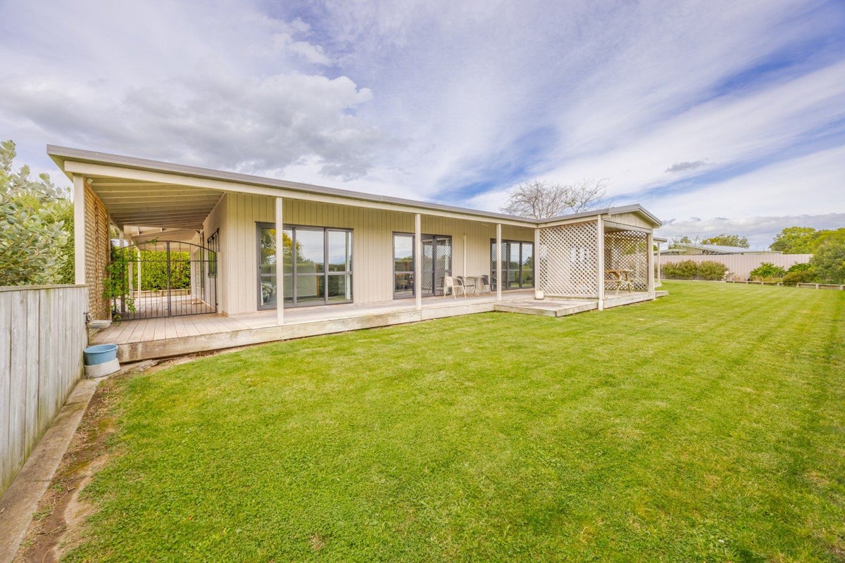 15 Lake View Road, Waipukurau, Waipukurau - Carousel 1