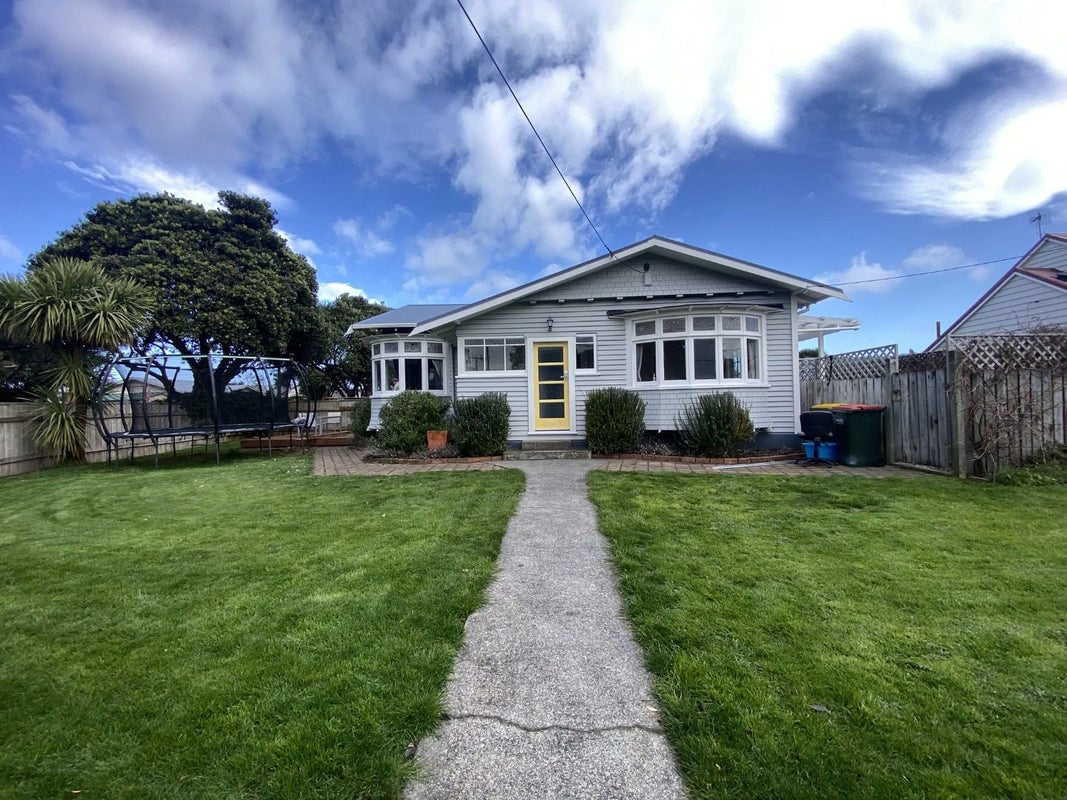 8 Guthrie Street, Waterloo, Lower Hutt - Carousel 1