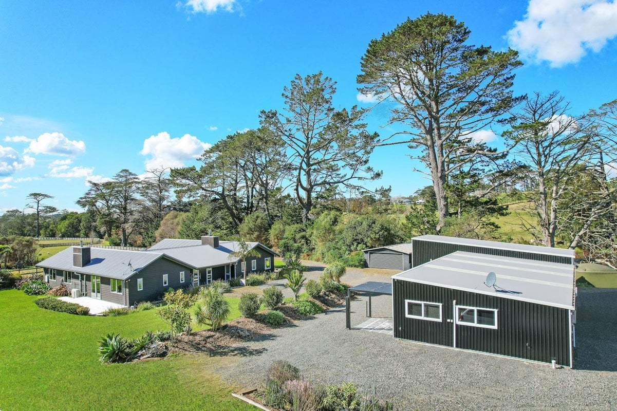 111 Hunter Crescent, Wanaka - Carousel 2