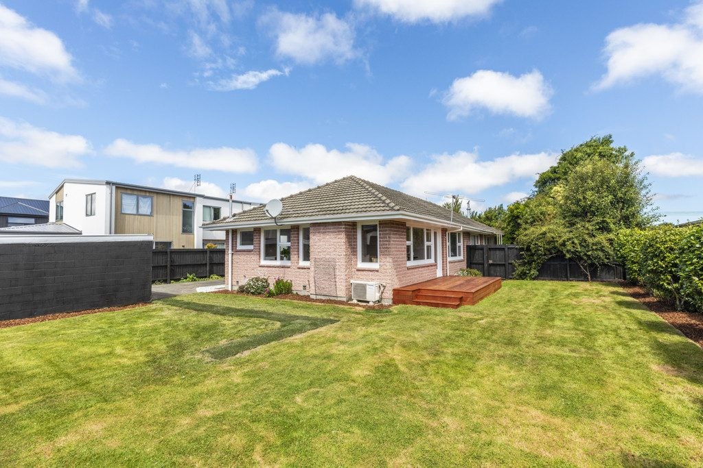 2/15 Winton Street, St Albans, Christchurch - Carousel 1