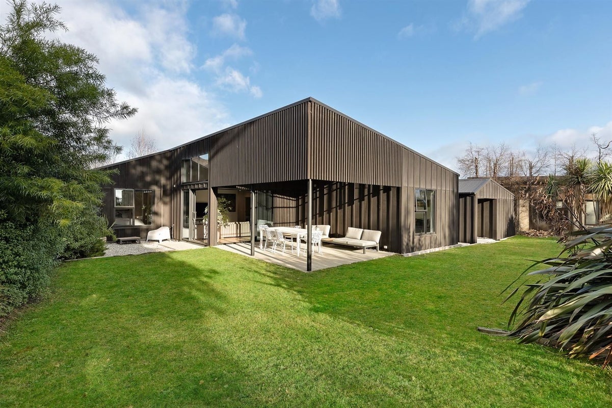 46 Charles Court, Wanaka - Carousel 1