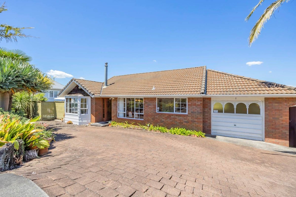 2A East Coast Road, Milford, Auckland - Carousel 1