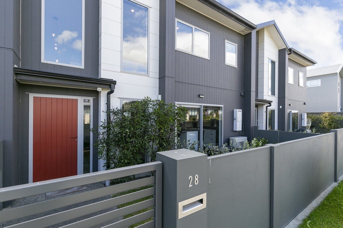 28 Bluff Road, Kenepuru, Porirua - Carousel 2