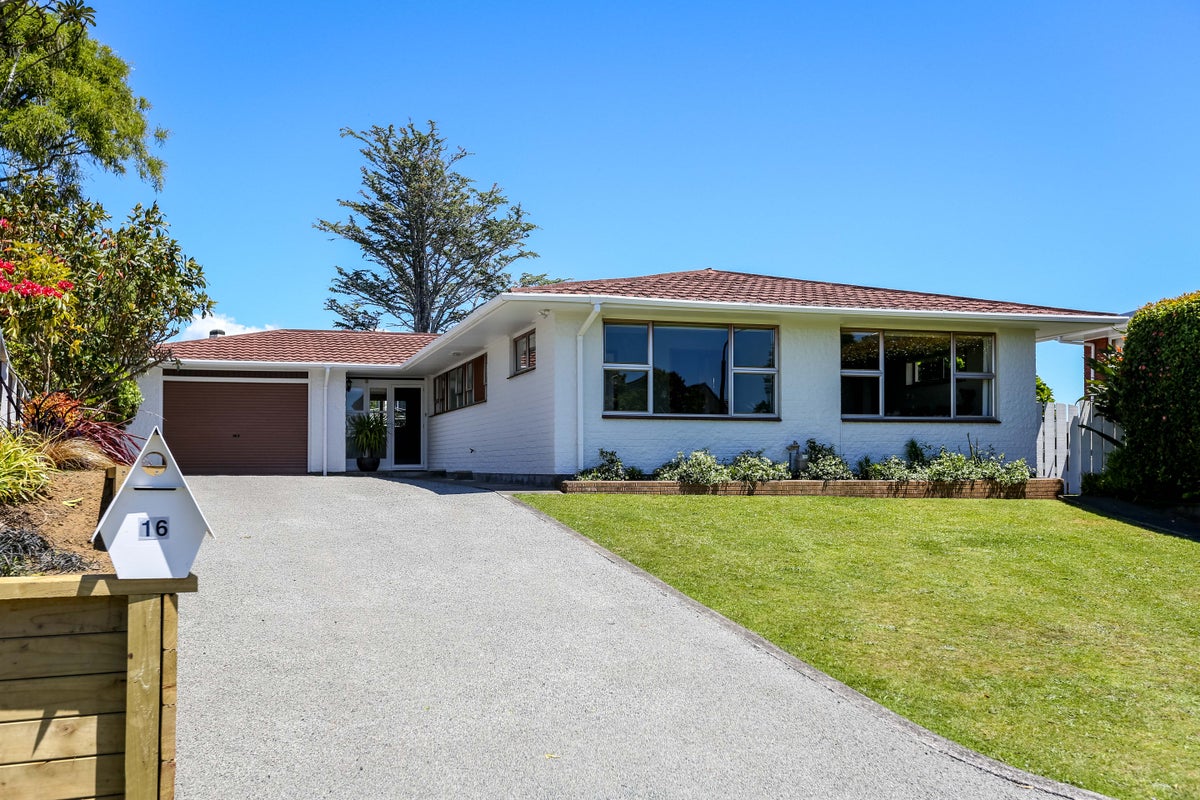 16 Montana Place, Merrilands, New Plymouth - Carousel 17