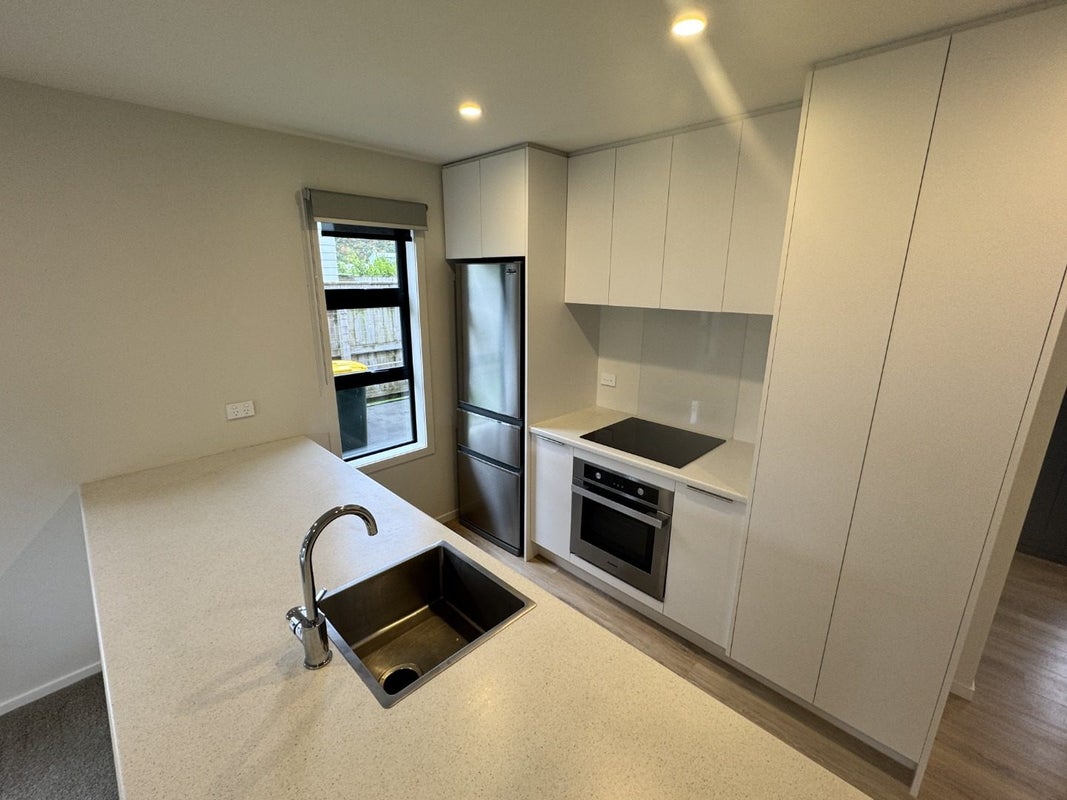 7/338 Oxford Terrace, Avalon, Lower Hutt - Carousel 2