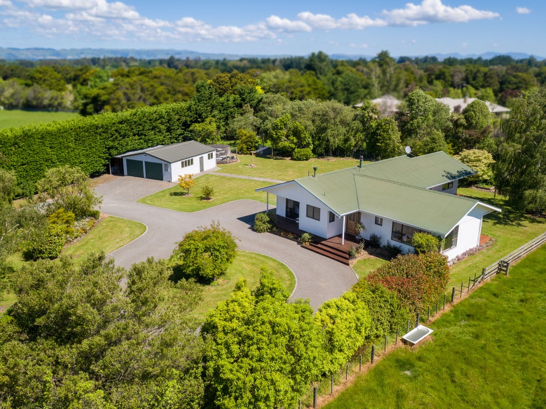 33 Tararua Drive, Upper Plain, Masterton - Carousel 1