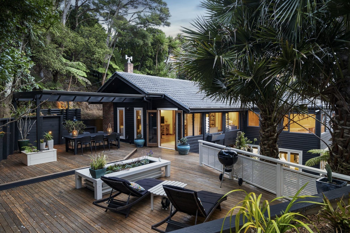 27 Scenic Drive, Titirangi, Auckland - Carousel 1