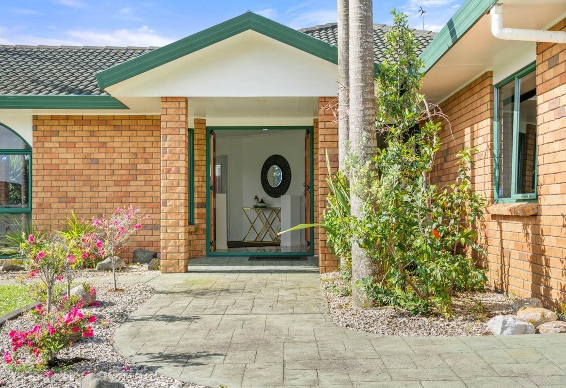 99 Moyrus Crescent, East Tamaki Heights, Auckland - Carousel 2