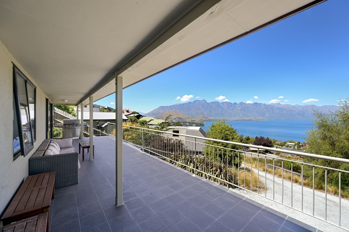 30 Greenstone Place, Fernhill, Queenstown - Carousel 1