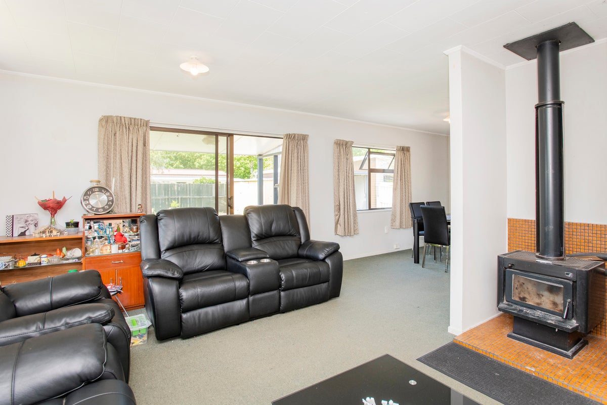 16 Loisel Street, Riverdale, Gisborne - Carousel 2