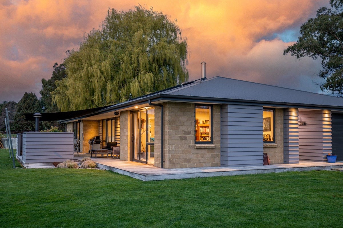 22 Young Crescent, Drury, Drury - Carousel 2