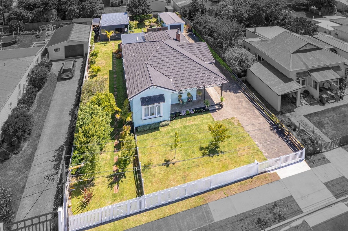 22 Young Street, Whanganui East, Whanganui - Carousel 1