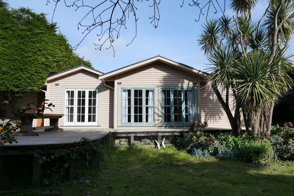 3 Hemara Street, Waikanae Beach, Waikanae - Carousel 2