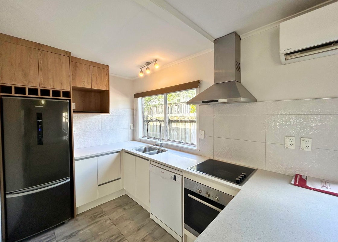 2/5 Gazelle Avenue, Beach Haven, Auckland - Carousel 2