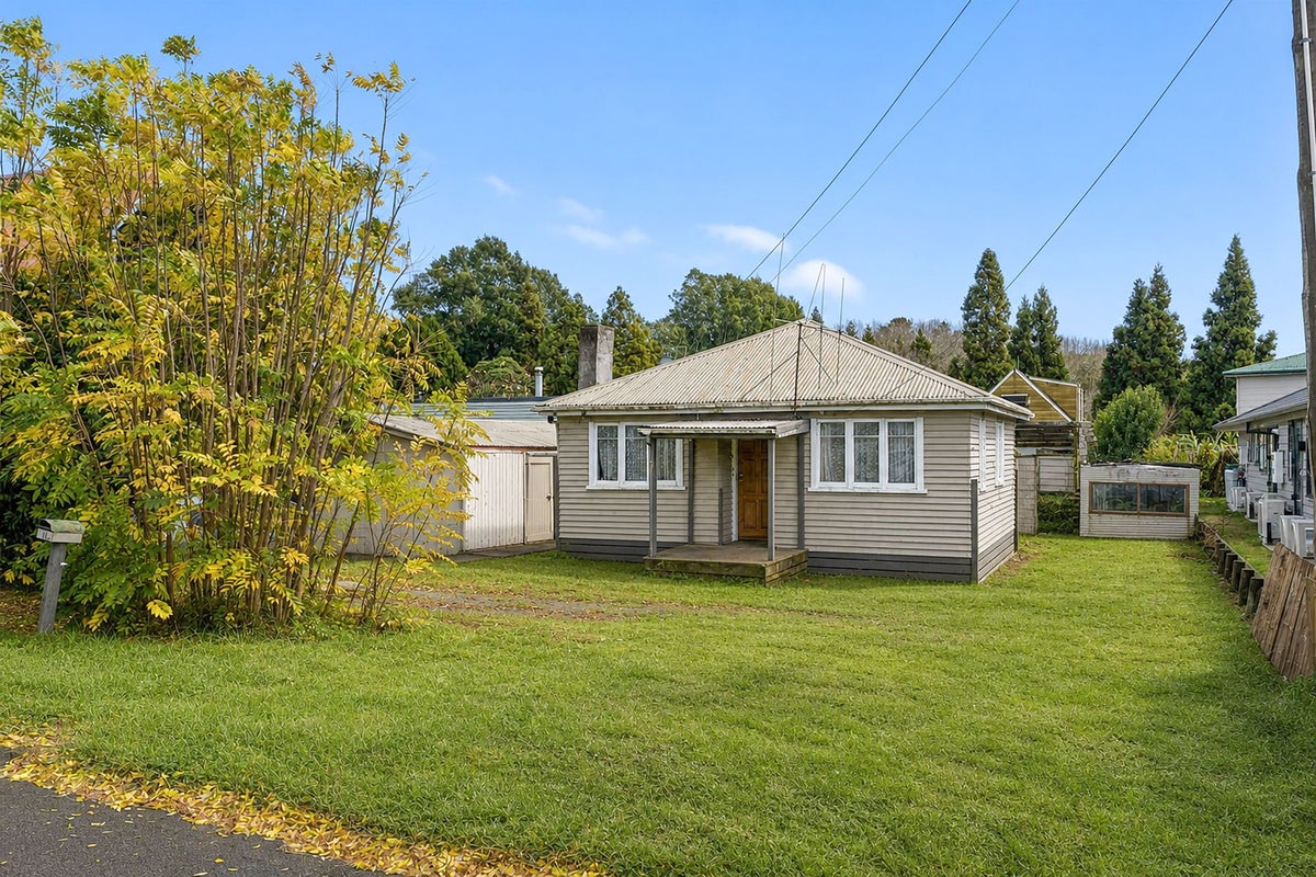 12 Kiwi Avenue, Forest Lake, Hamilton - Carousel 1