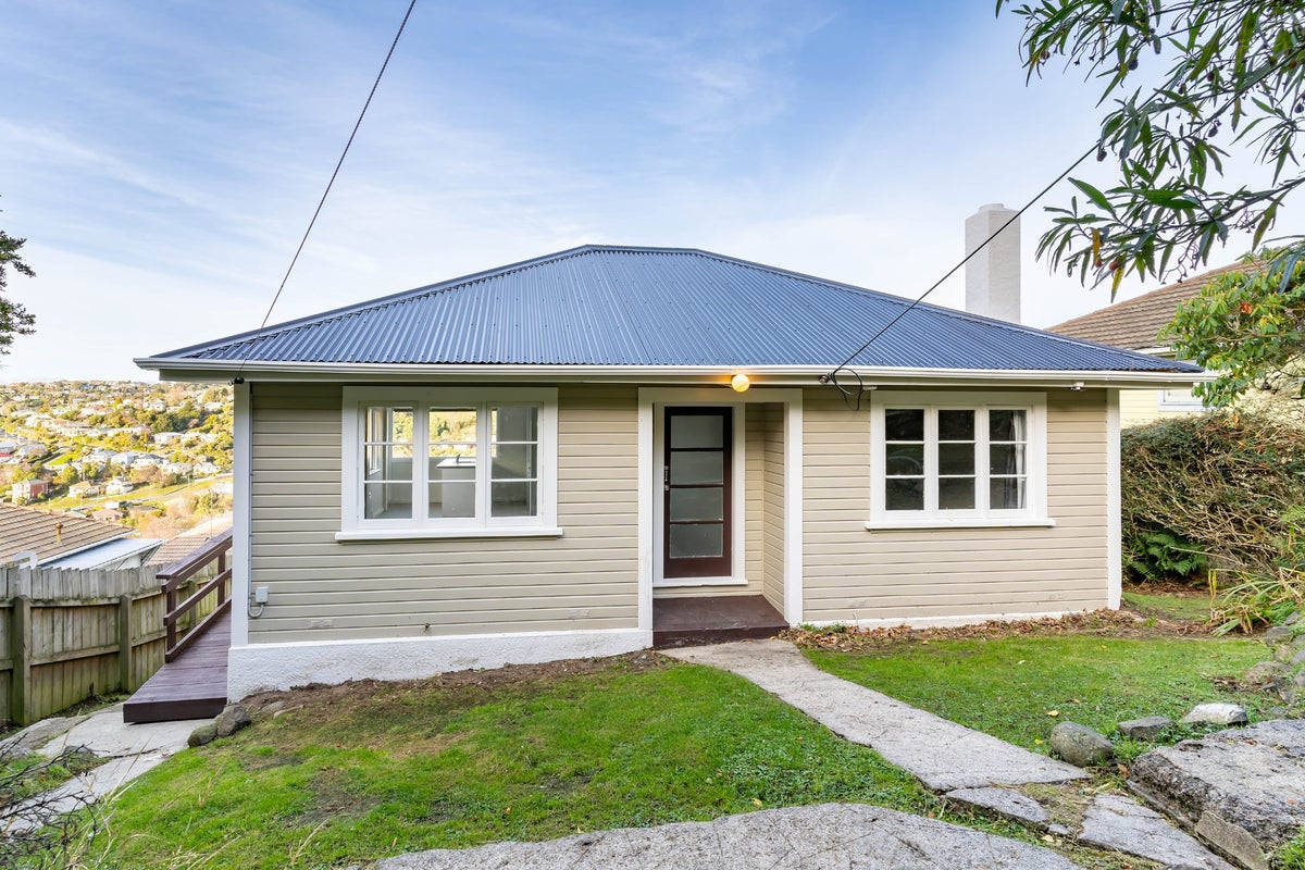 8 Robinson Street, Lookout Point, Dunedin - Carousel 1