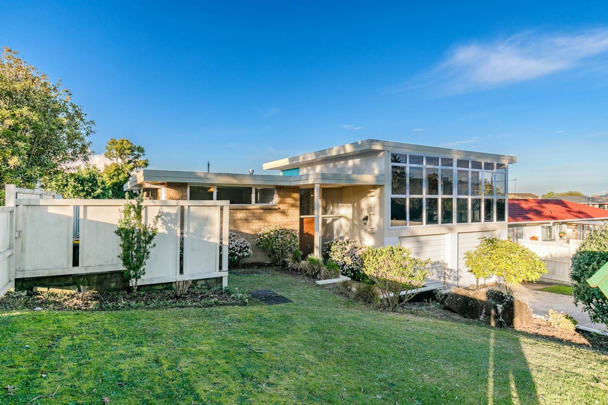 27 Manhattan Heights, Glendene, Auckland - Carousel 1