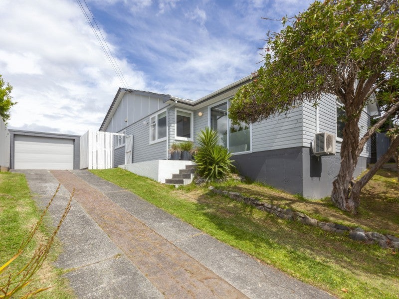 11 Grange Park Avenue, Raumati South, Paraparaumu - Carousel 1