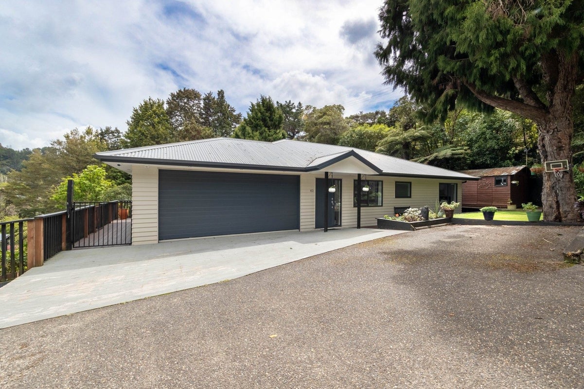 43 Forest Road, Pinehaven, Upper Hutt - Carousel 1