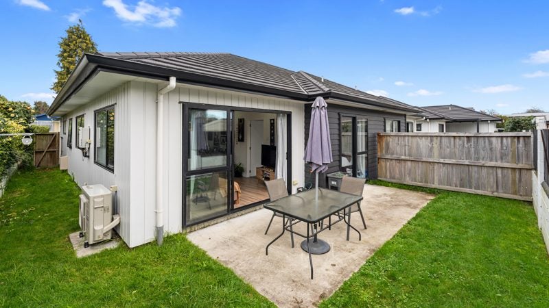4/5 Camden Place, Pukete, Hamilton - Carousel 2