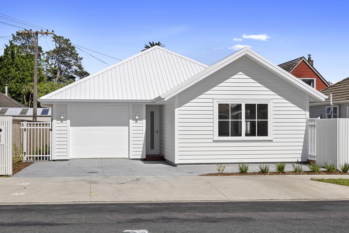 4 List Street, Welbourn, New Plymouth - Carousel 13