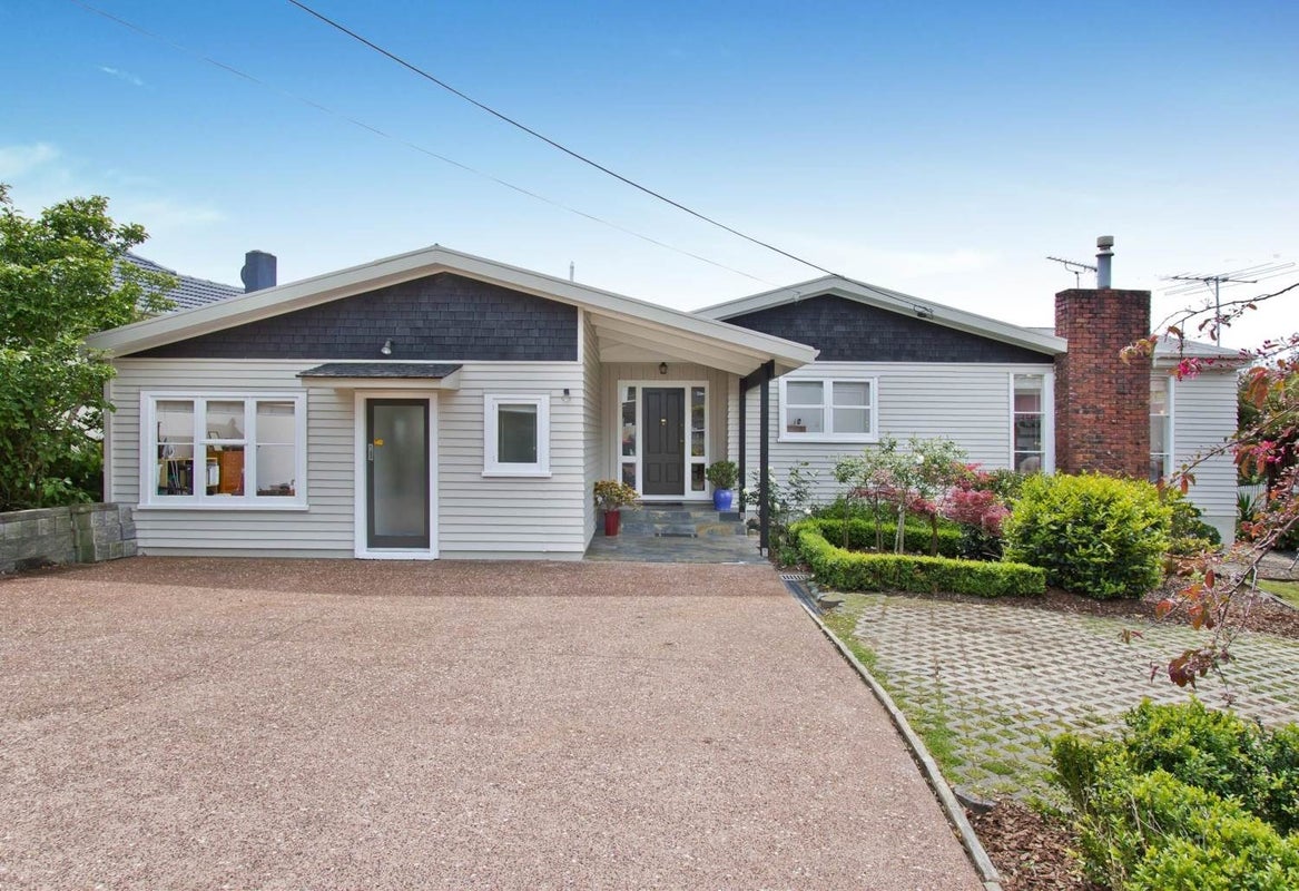 30 Kokiri Street, Te Atatu South, Auckland - Carousel 1