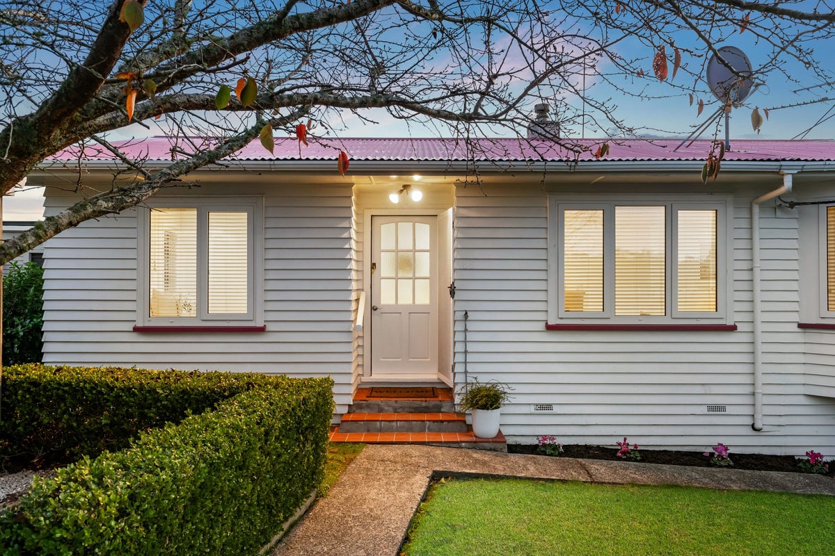 1/88 Verbena Road, Birkdale, Auckland - Carousel 1