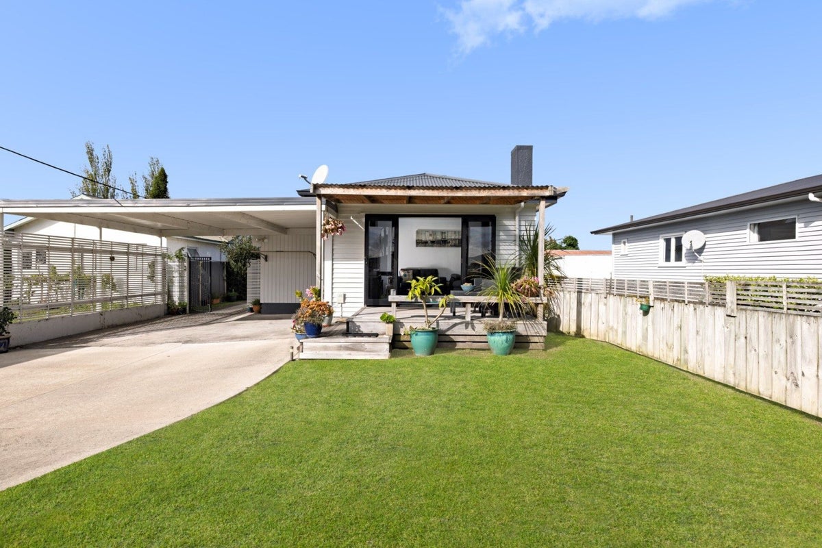 12 Greerton Road, Gate Pa, Tauranga - Carousel 1