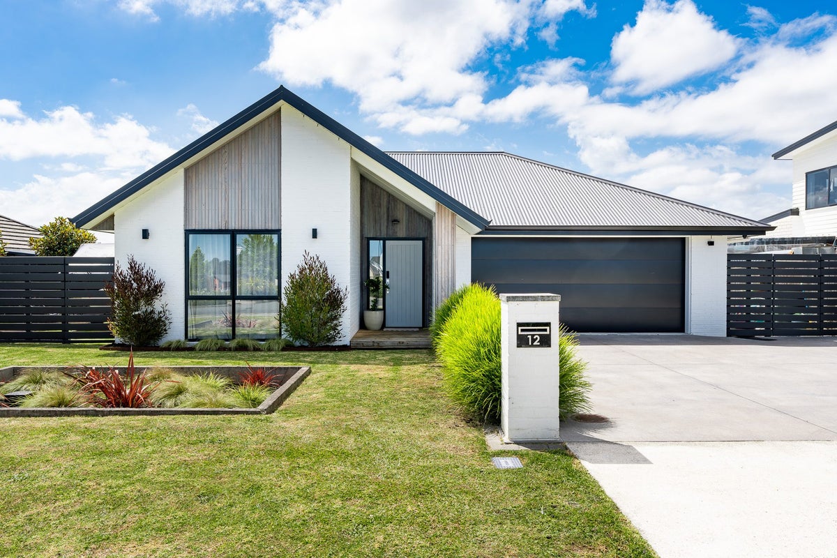 12 Iwi Road, Baverstock, Hamilton - Carousel 1