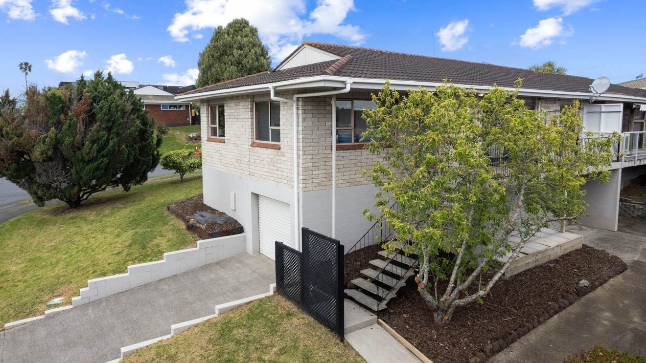 1/68 Sorrel Crescent, Bucklands Beach, Auckland - Carousel 1