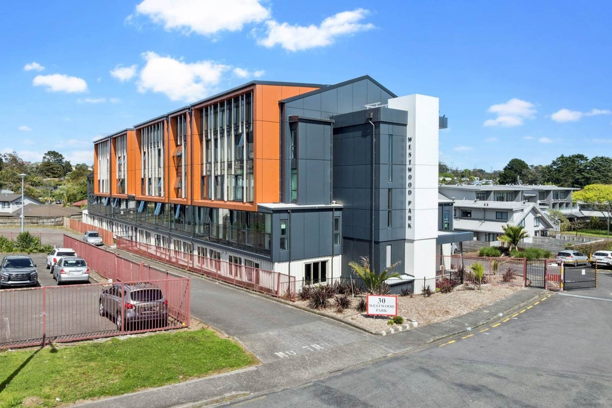 21C/30 Westward Hollow, GLEN EDEN, AUCKLAND - Carousel 18