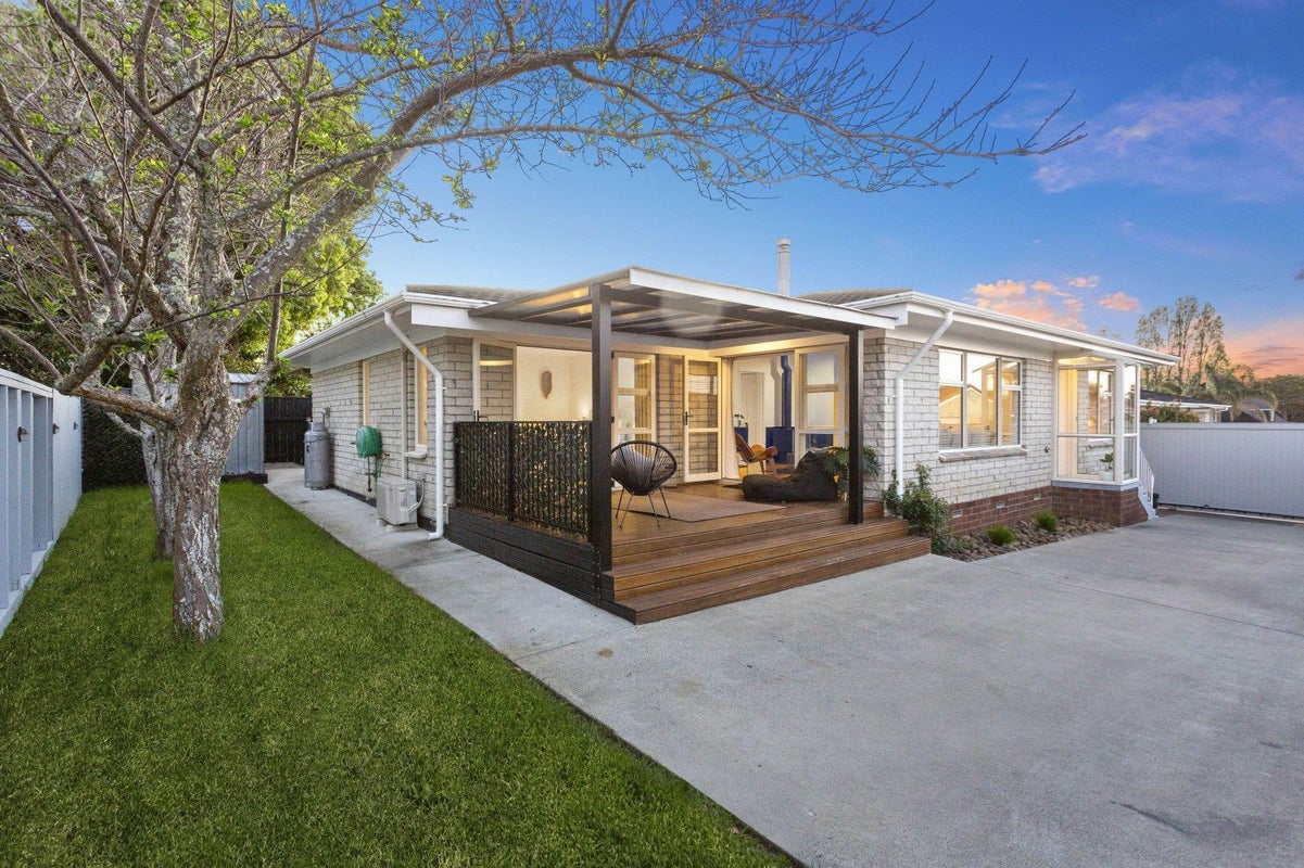 3/6 Trafalgar Road, Milford, Auckland - Carousel 1