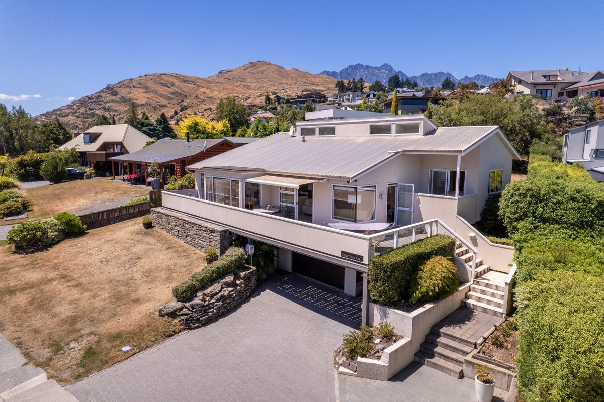446 Peninsula Road, Kelvin Heights, Queenstown - Carousel 1