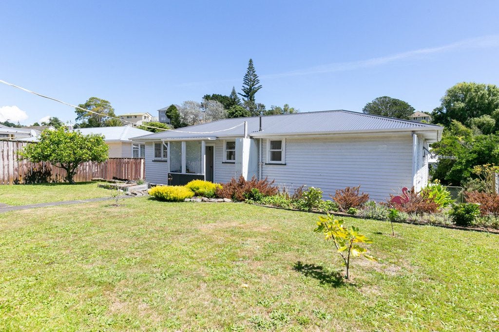 142 Mungavin Avenue, Ranui, Porirua - Carousel 1