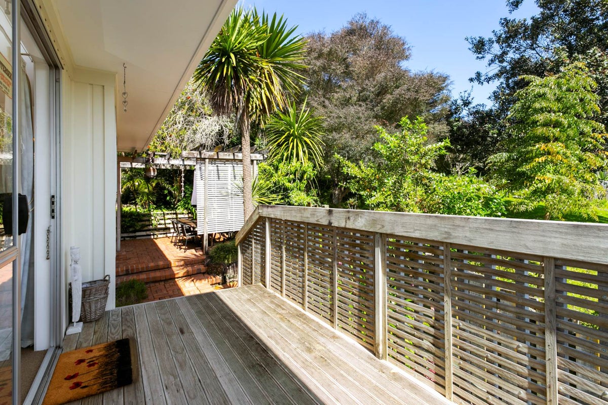 2/34 Holt Avenue, Torbay, Auckland - Carousel 2