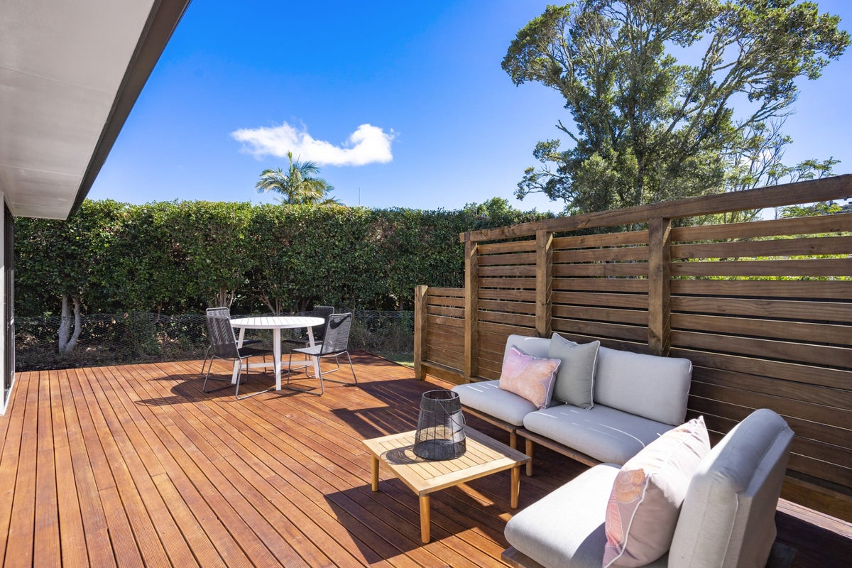 29 Redlands Grove, Swanson, Auckland - Carousel 2