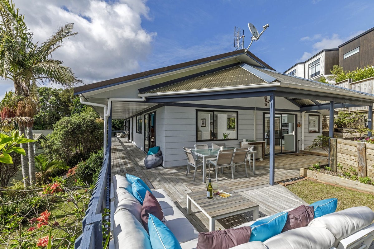 66 Redwing Street, Browns Bay, Auckland - Carousel 2