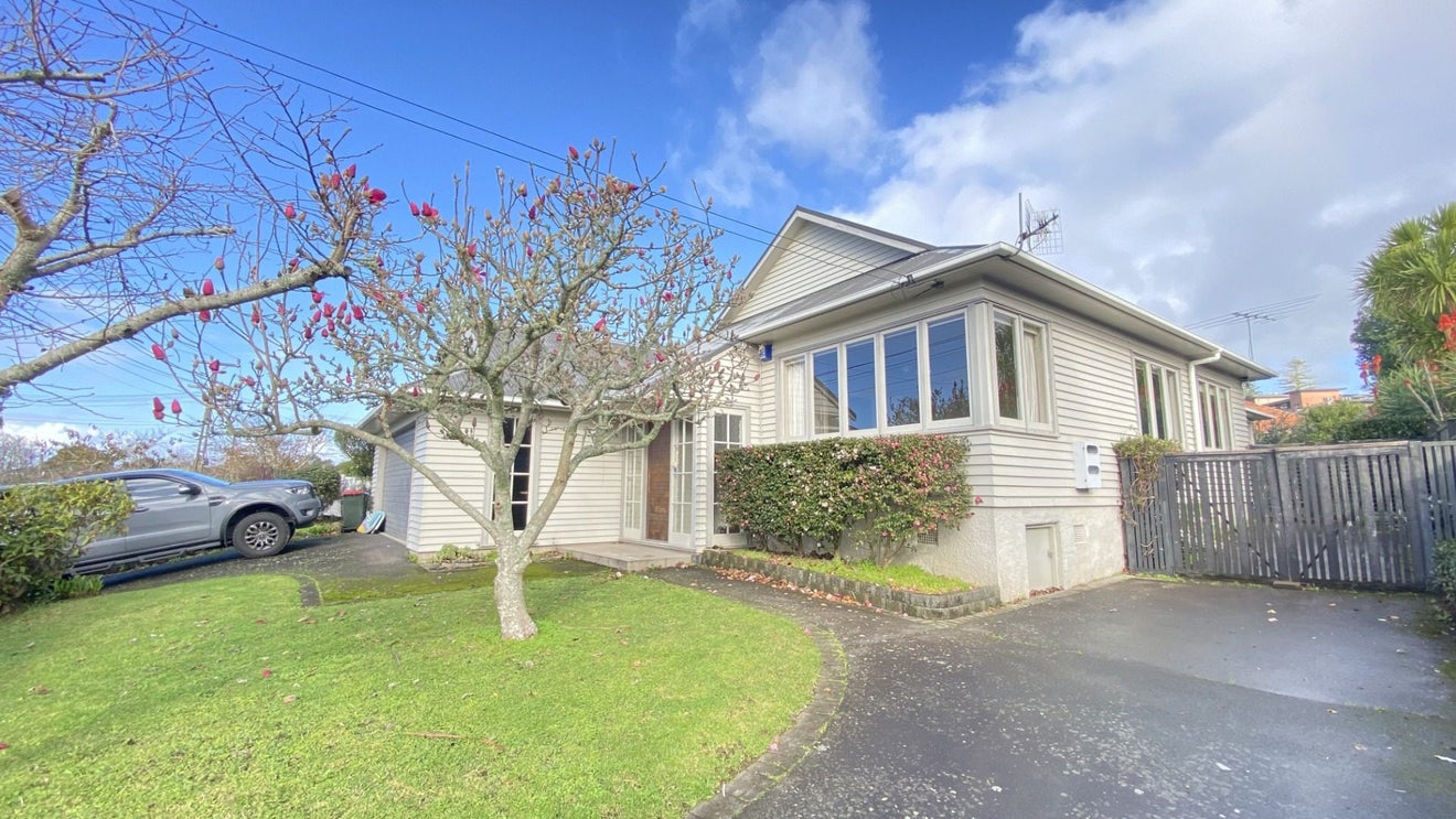 90 Te Kawa Road, Greenlane, Auckland - Carousel 1