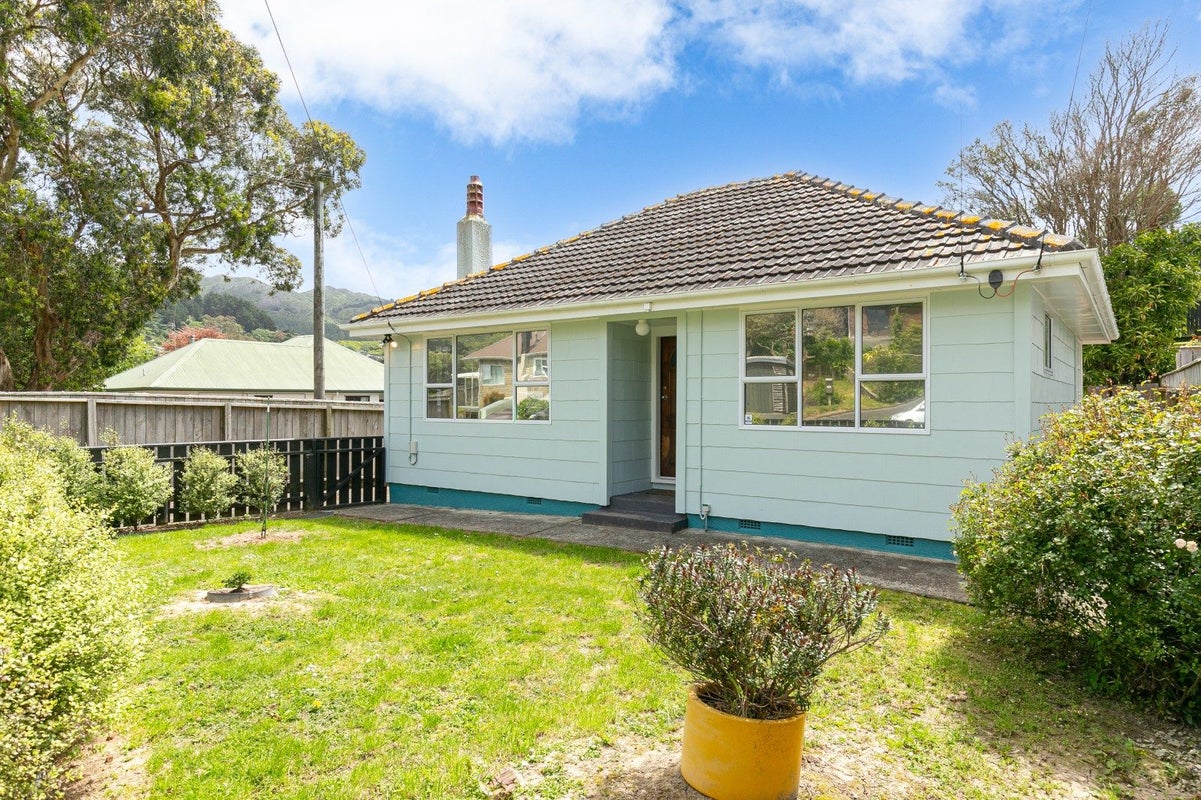 1/9 Kowhai Street, Tawa, Wellington - Carousel 1