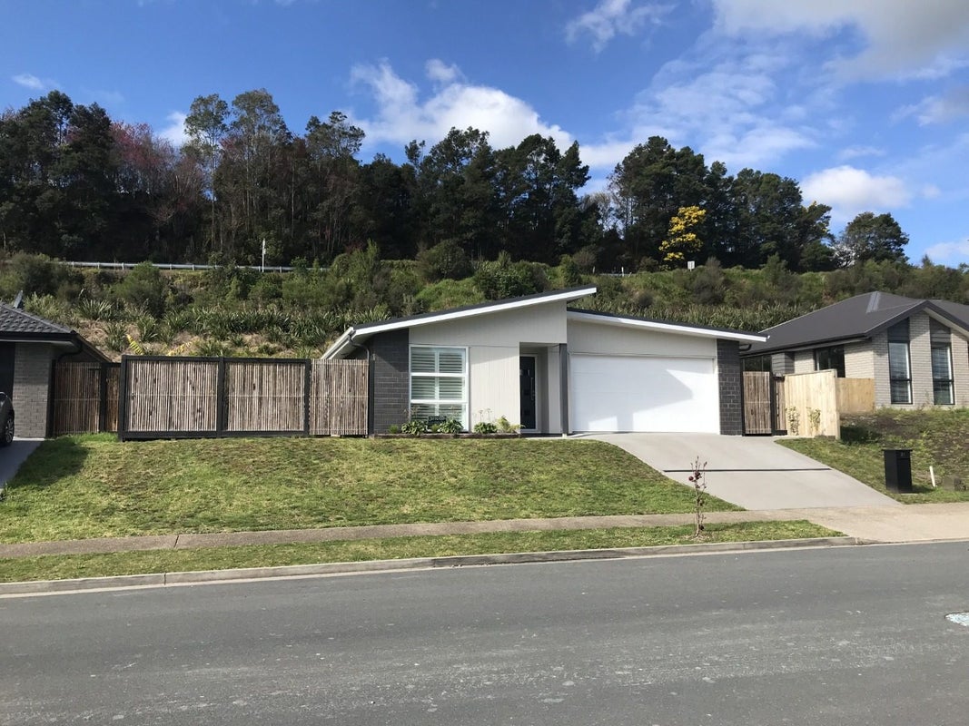 31 Pakanga Grove, Pyes Pa, Tauranga - Carousel 2