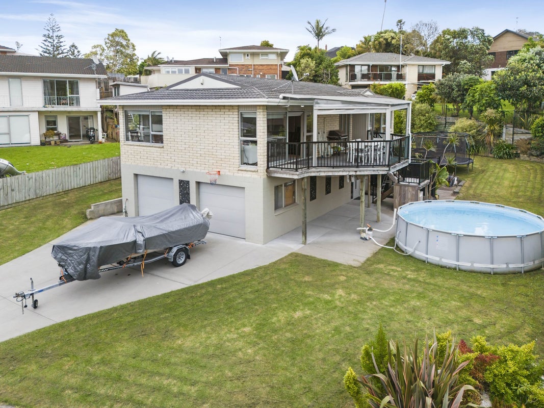 12 Tanglewood Place, Cockle Bay, Auckland - Carousel 1