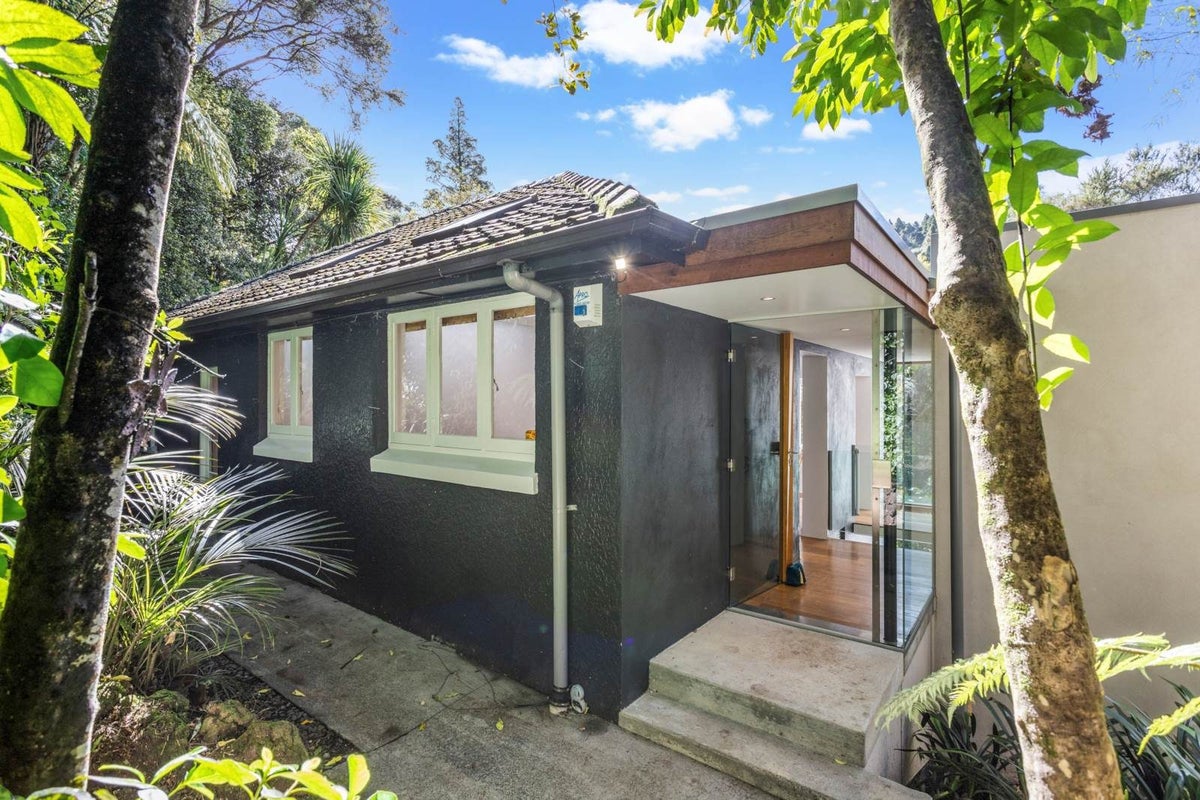 27 Wood Bay Road, Titirangi, Auckland - Carousel 2