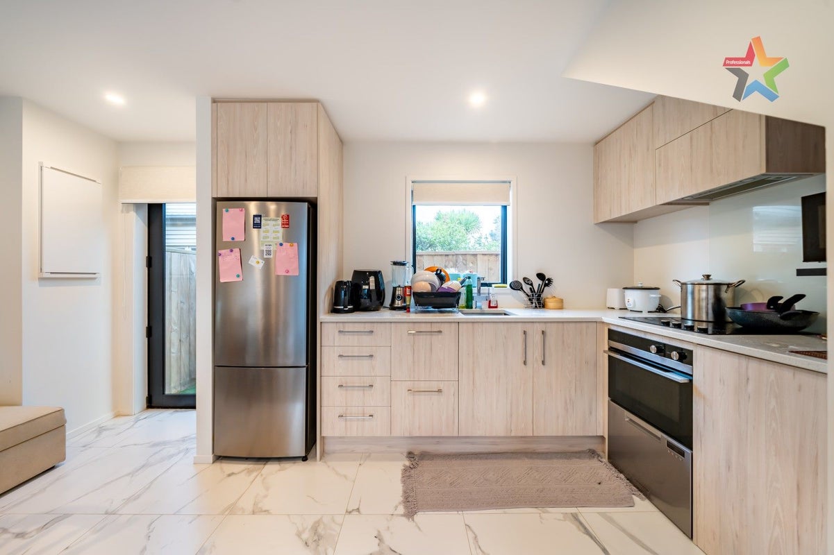 2/123 Cambridge Terrace, Fairfield, Lower Hutt - Carousel 1