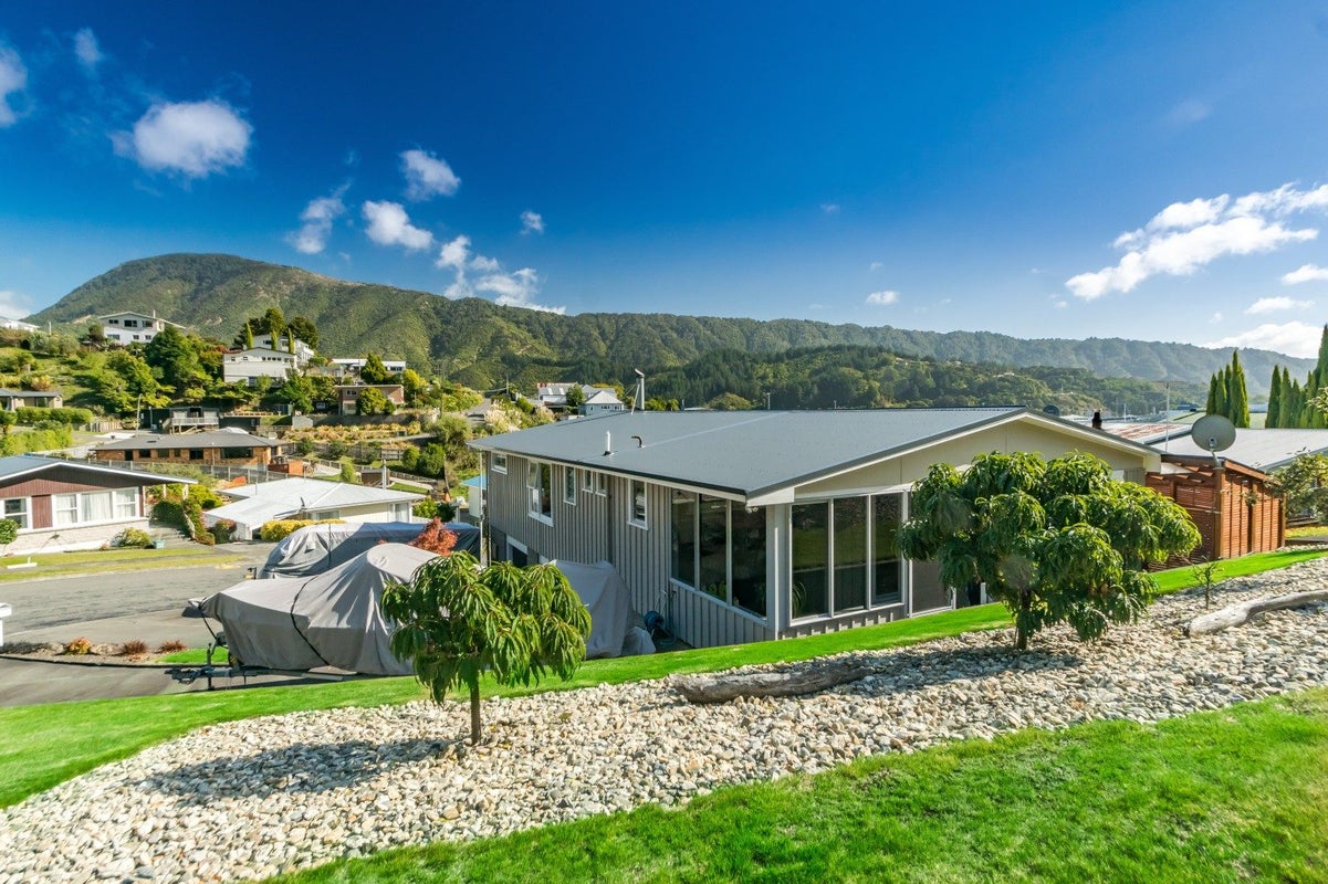 14 Seaview Crescent, Picton - Carousel 41