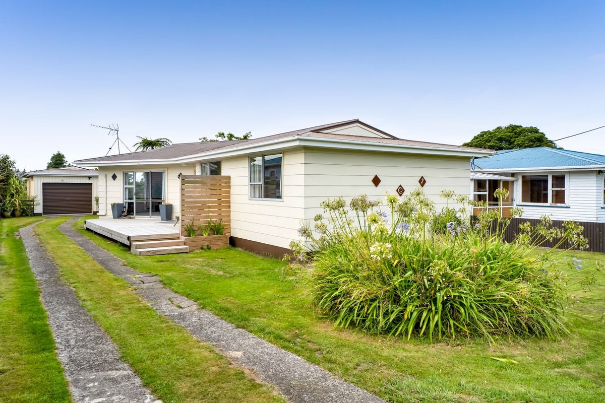4 Fitzgerald Avenue, Kaponga, Hawera - Carousel 1