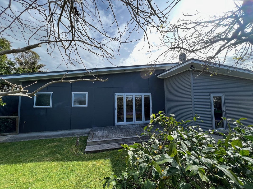 11A Wesley Avenue, Frankleigh Park, New Plymouth - Carousel 2