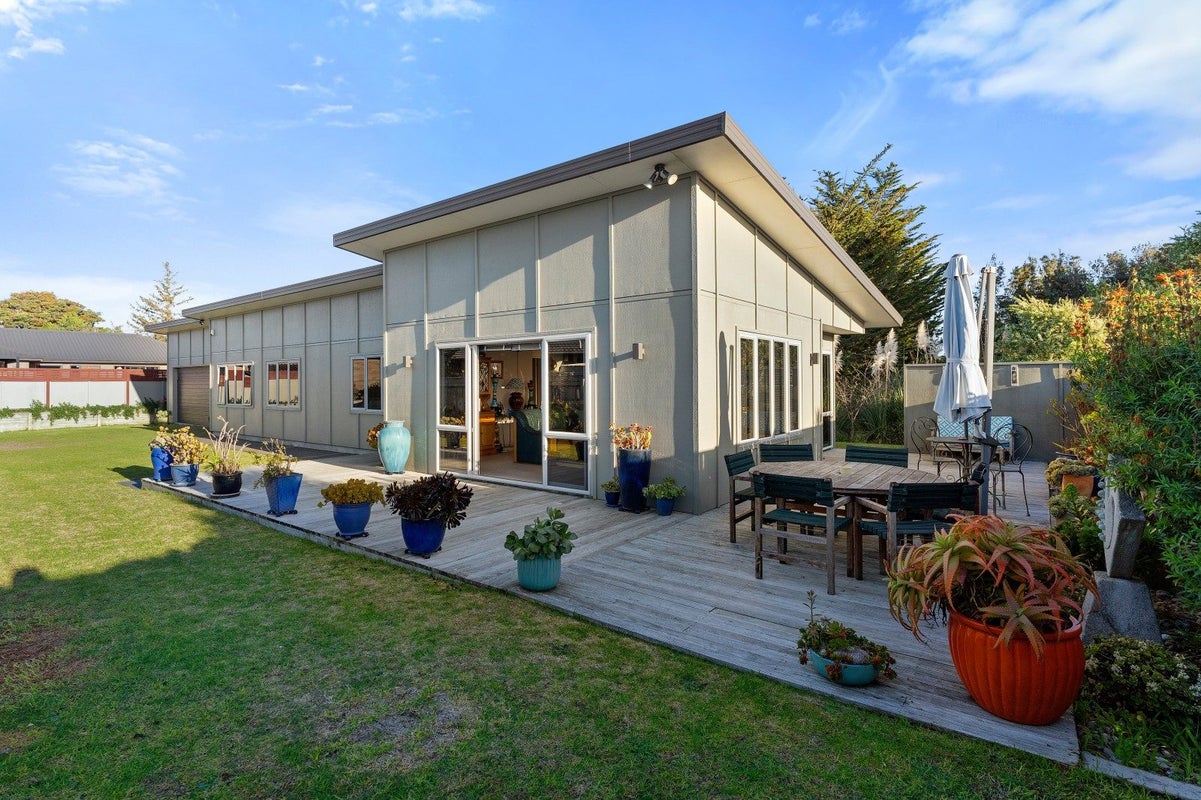 5 Byron Brown Place, Otaki Beach, Otaki - Carousel 1