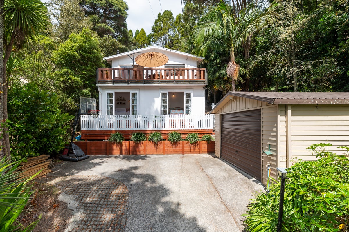 165 Laingholm Drive, Laingholm, Auckland - Carousel 1